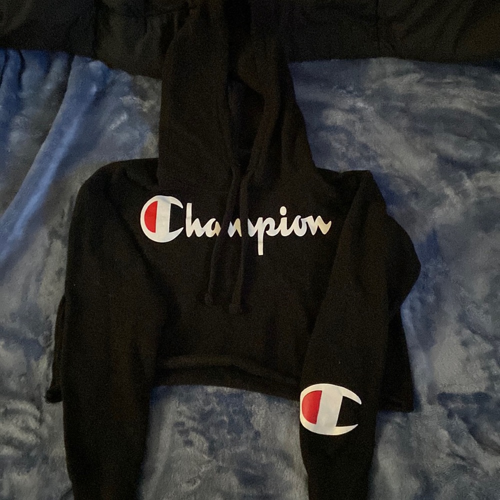 Black cropped sweatshirt